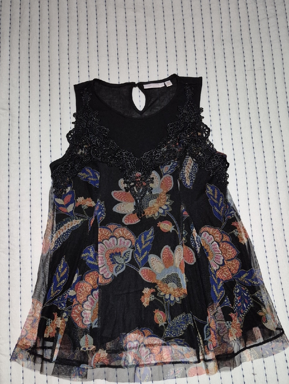 🌼4/$10 - LC Lauren Conrad Black Keyhole Neck Tee